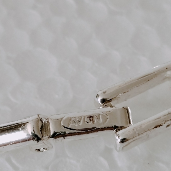 Avon SAQ Statement Tennis Bracelet Bling Rhinestone Crystal Silver Tone 7.5" - Picture 4 of 9